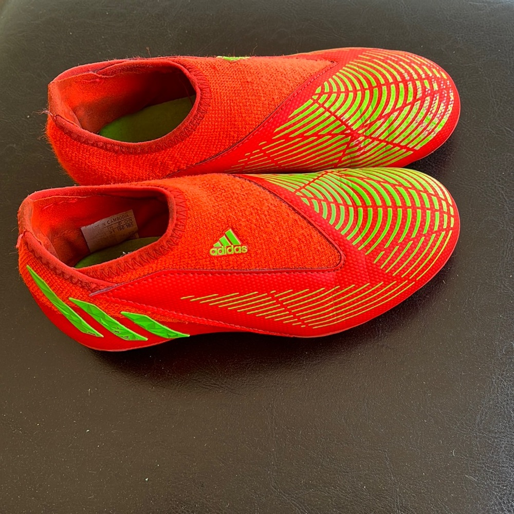 Adidas laceless cleats